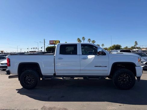 Used 2019 GMC Sierra 2500 Denali w/ Duramax Plus Package AWD/4WD image 11