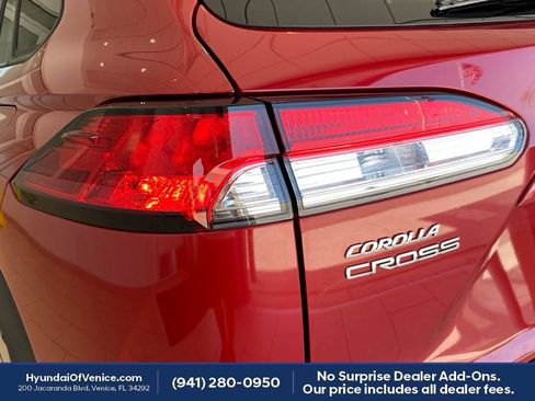 Used 2024 Toyota Corolla Cross LE w/ Moonroof Package FWD image 12