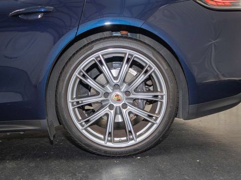 Used 2023 Porsche Panamera 4 Platinum Edition AWD/4WD image 9