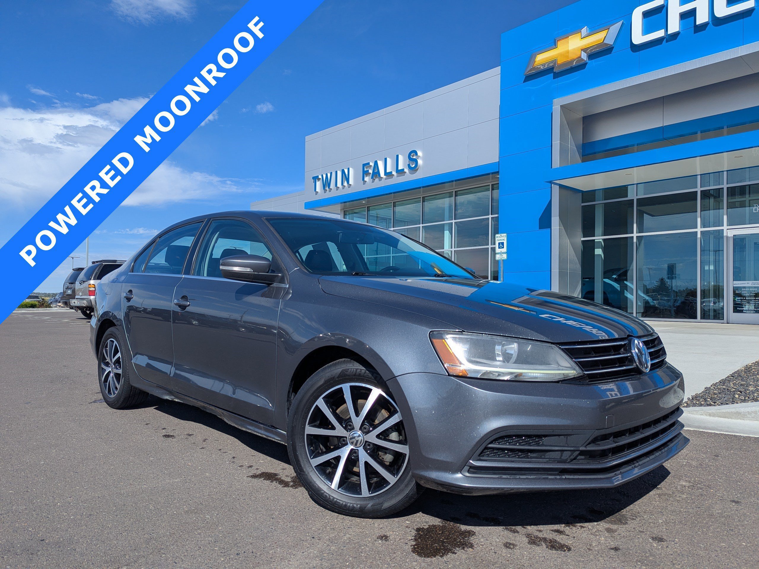 Used 2017 Volkswagen Jetta SE FWD image 1