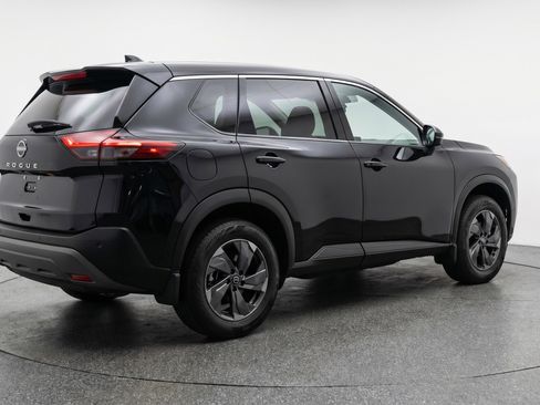 Used 2025 Nissan Rogue SV image 9