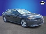Used 2020 Toyota Camry LE image 3