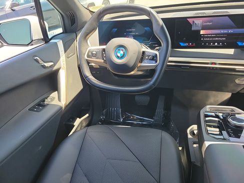Used 2024 BMW iX xDrive50 w/ Sport Package AWD/4WD image 12