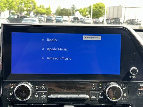 Used 2024 Toyota Highlander Limited image 23