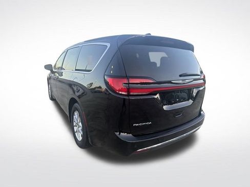 Used 2025 Chrysler Pacifica Select FWD image 6