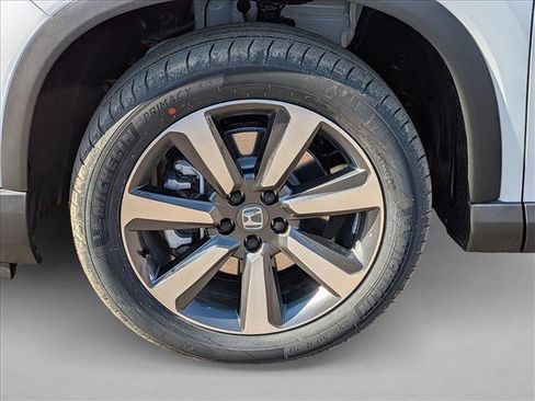 New 2025 Honda Pilot Touring image 10