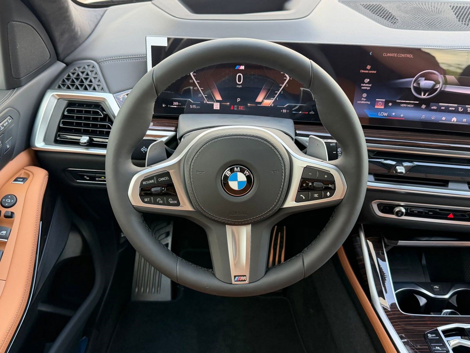 Used 2027 BMW X7 xDrive40i w/ M Sport Package AWD/4WD image 16