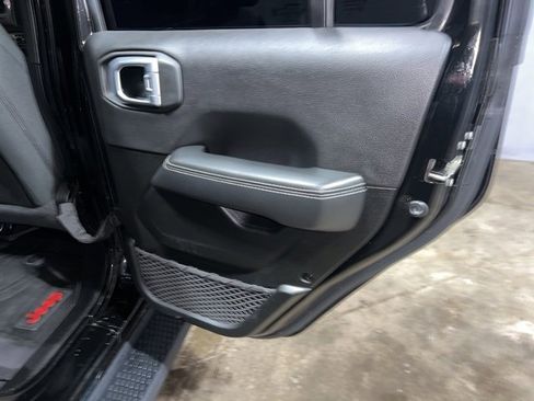 Used 2022 Jeep Wrangler Unlimited Sahara w/ Cold Weather Group image 19