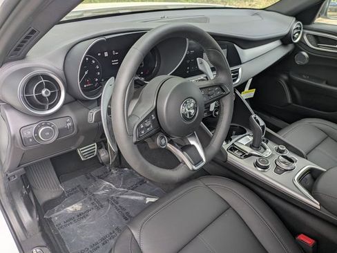 New 2025 Alfa Romeo Giulia AWD image 11