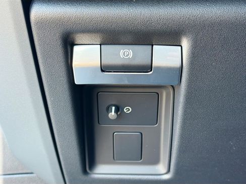 New 2026 Land Rover Defender 130 X-Dynamic SE image 37