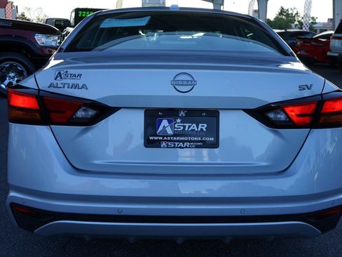 Used 2024 Nissan Altima 2.5 SV FWD image 4
