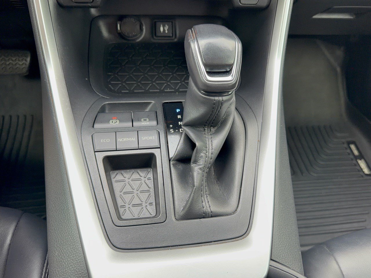 Used 2019 Toyota RAV4 XLE Premium FWD image 21