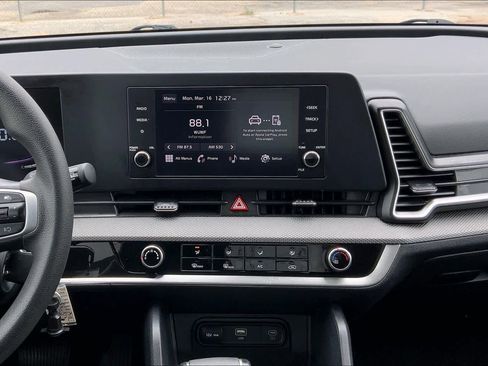 Used 2024 Kia Sportage LX FWD image 7