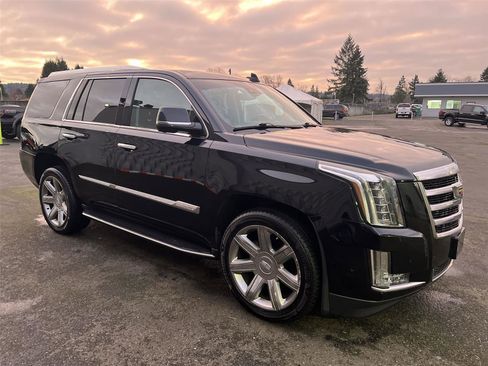 Used 2018 Cadillac Escalade Luxury image 7