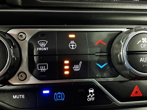 Used 2021 Jeep Wrangler Unlimited Sahara w/ Cold Weather Group AWD/4WD image 15