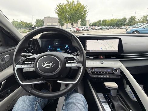 Used 2024 Hyundai Elantra Limited FWD image 25