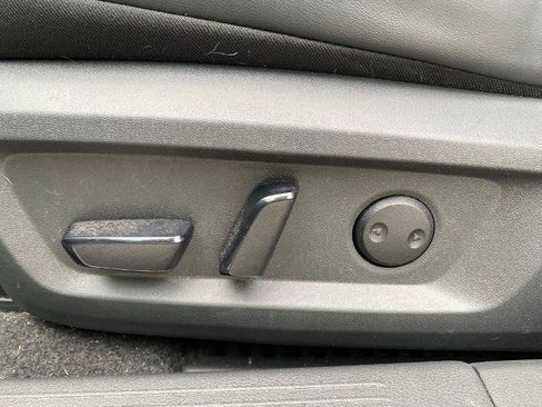 Used 2023 Nissan Rogue SV w/ SV Premium B Package FWD image 15