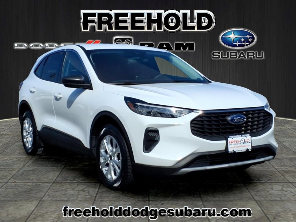 Used 2023 Ford Escape Active AWD/4WD image 1