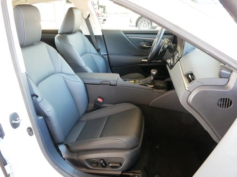 Used 2025 Lexus ES 350 350 w/ Premium Package image 8