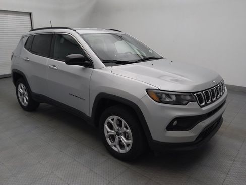 Used 2025 Jeep Compass Latitude AWD/4WD image 13