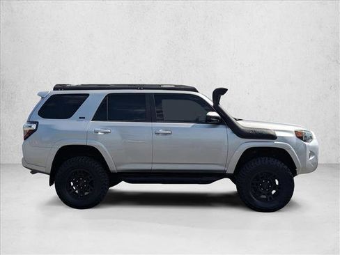Used 2020 Toyota 4Runner SR5 AWD/4WD image 4