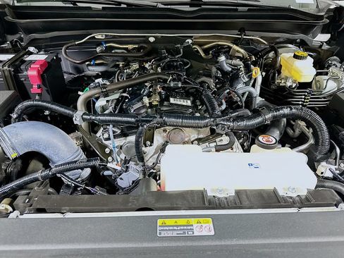 Used 2025 Toyota Tacoma SR5 AWD/4WD image 19