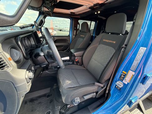 Used 2024 Jeep Gladiator Mojave w/ Steel Bumper Group AWD/4WD image 13