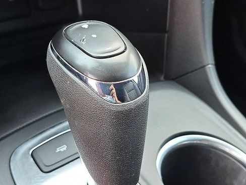 Used 2020 Chevrolet Equinox LT FWD image 25