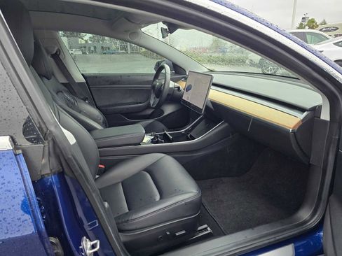 Used 2020 Tesla Model 3 Standard Range image 11