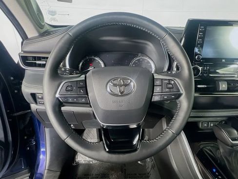 Used 2021 Toyota Highlander Limited FWD image 16