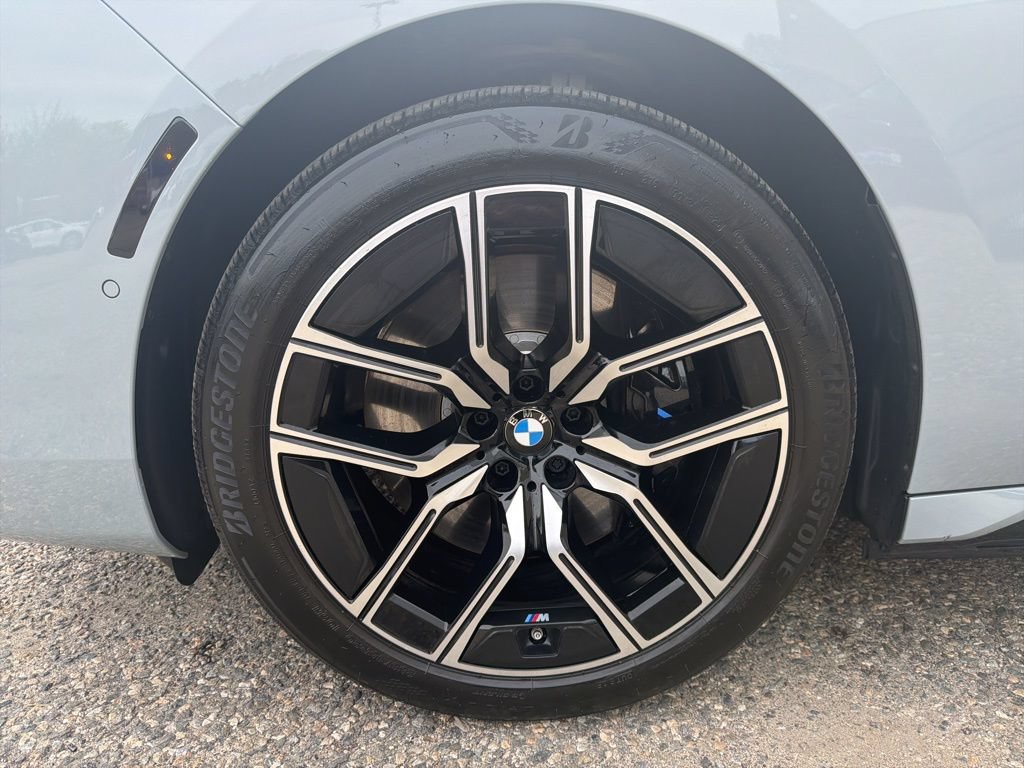 Used 2025 BMW i7 eDrive50 w/ M Sport Package RWD image 45