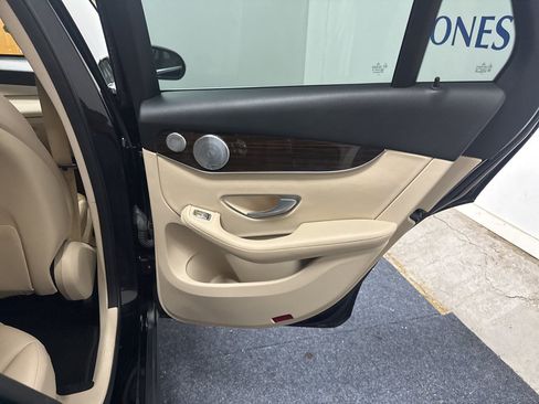 Used 2018 Mercedes-Benz GLC 300 4MATIC w/ Multimedia Package image 13