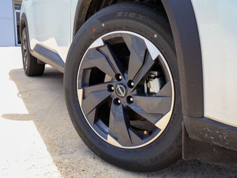Certified 2026 Nissan Rogue SV FWD image 27