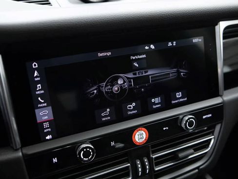 Certified 2026 Porsche Macan AWD/4WD image 15