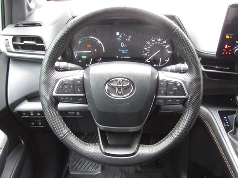 Certified 2024 Toyota Sienna XLE Woodland Edition AWD/4WD image 27