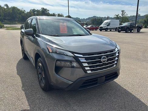 Used 2024 Nissan Rogue SV image 6