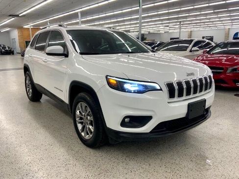 Used 2019 Jeep Cherokee Latitude Plus image 3