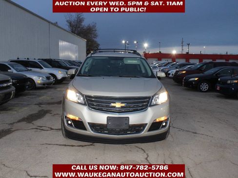 Used 2015 Chevrolet Traverse LT w/ Style and Technology Package image 2