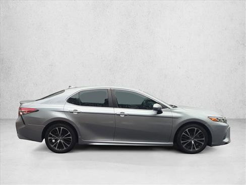 Used 2019 Toyota Camry SE image 4