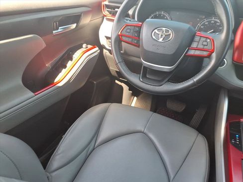 Used 2022 Toyota Highlander XLE image 31