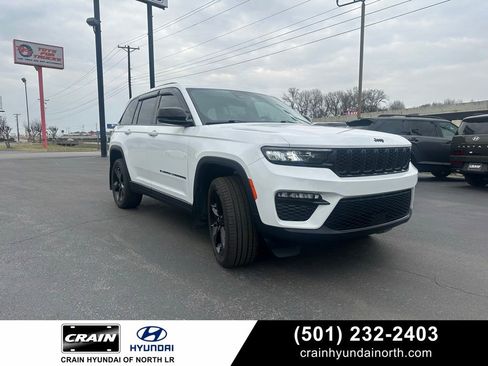 Used 2023 Jeep Grand Cherokee Limited w/ Black Appearance Package image 1