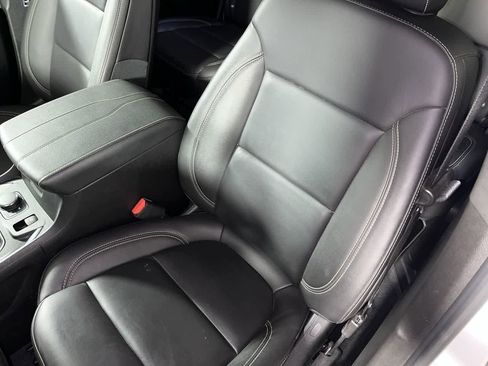 Used 2023 Chevrolet Traverse LT w/ LT Premium Package FWD image 15