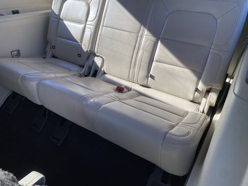 Used 2020 Lincoln Navigator Reserve w/ Luxury Package image 18