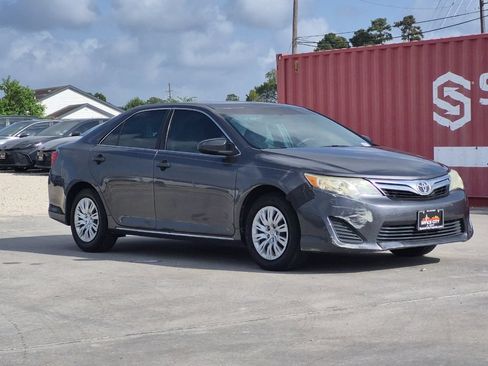 Used 2014 Toyota Camry LE FWD image 8