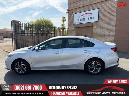 Used 2021 Kia Forte LXS FWD image 2