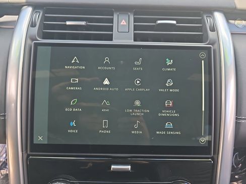 Used 2025 Land Rover Discovery Metropolitan Edition image 23