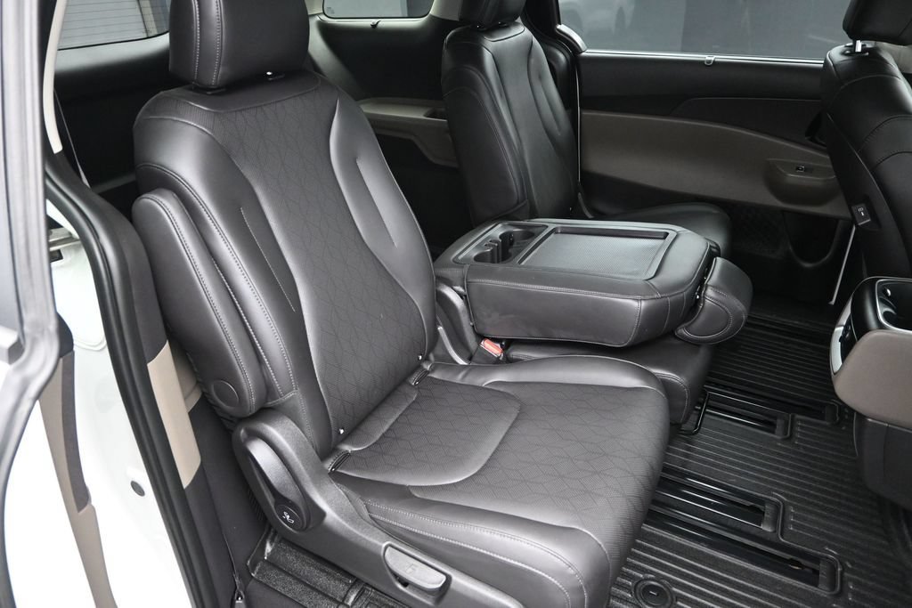 Certified 2026 Kia Carnival EX FWD image 35
