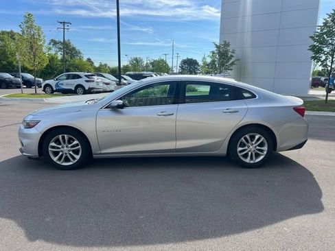 Used 2017 Chevrolet Malibu LT w/ Driver Confidence Package FWD image 7