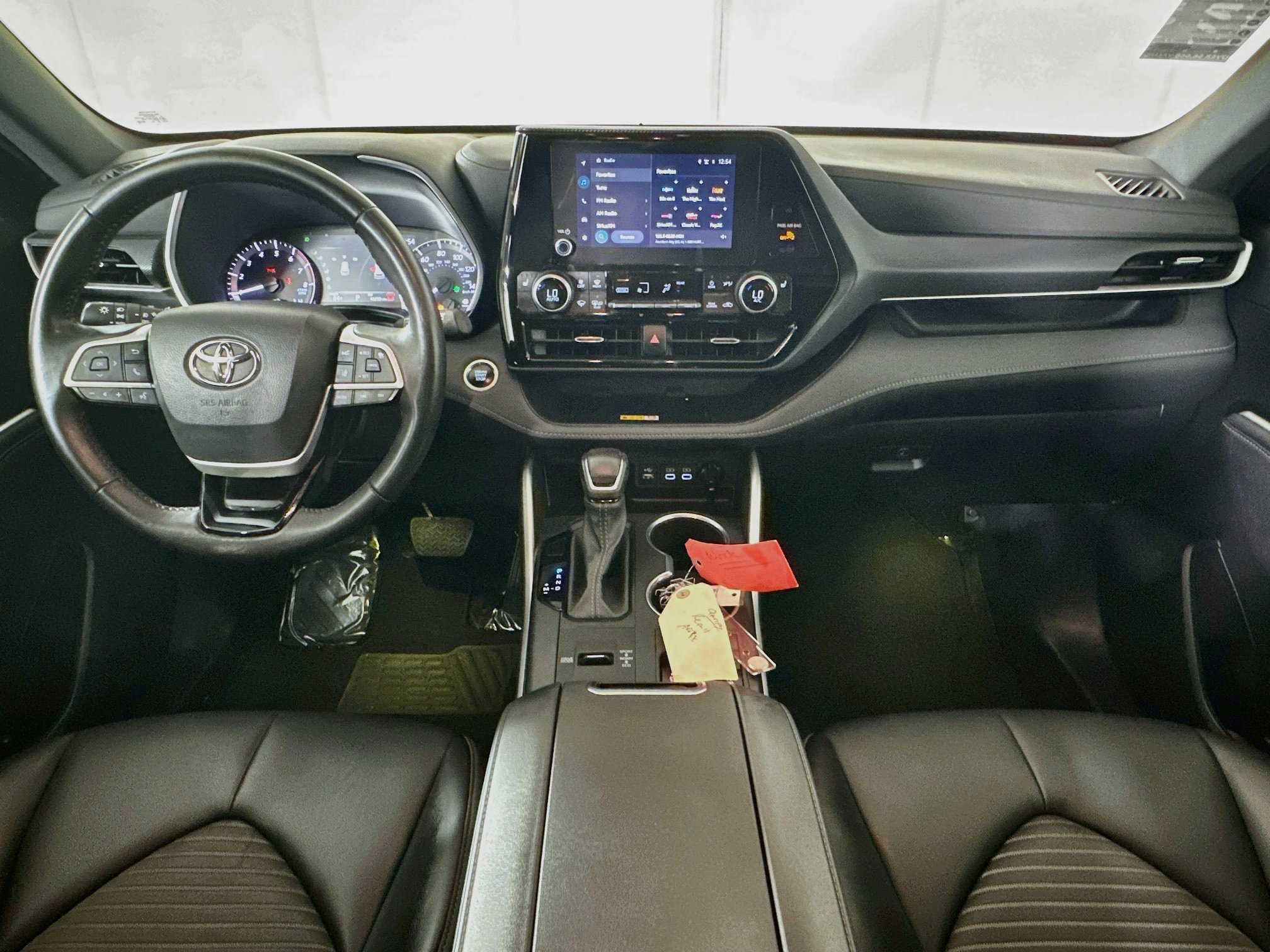 Used 2024 Toyota Highlander XSE FWD image 27