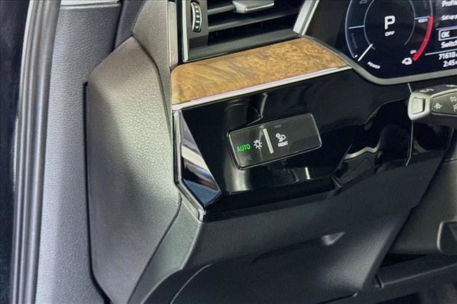 Used 2019 Audi e-tron Prestige w/ Prestige Package AWD/4WD image 10